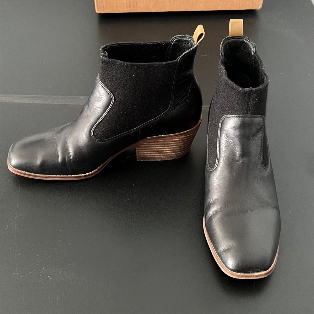Crown Vintage Women’s Black Leather Ankle Booties